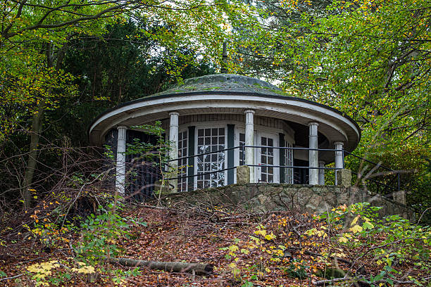 istock Summerhouse in the autumn 521822963