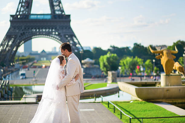 istock Just married couple in Paris 521823133