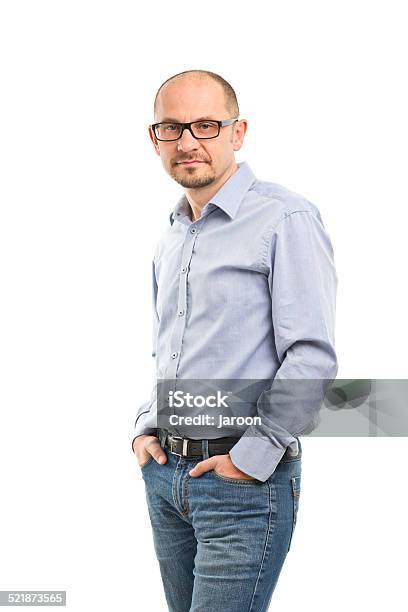 Adultos De 40 Años De Edad Hombre En Ropa Informal Foto de stock y más banco de imágenes de 35-39 años - iStock Adultos De 40 Años De Edad Hombre En Ropa Informal Foto de stock y más banco de imágenes de 35-39 años - iStock