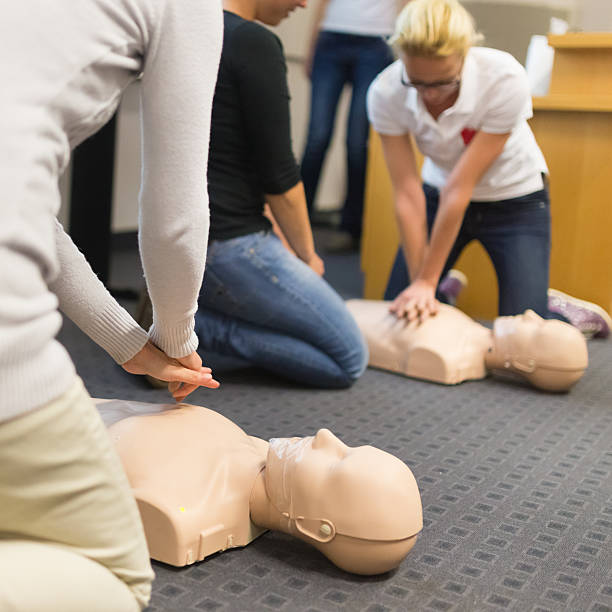 번째 보조수단 cpr 세미나. - cpr first aid paramedic rescue 뉴스 사진 이미지