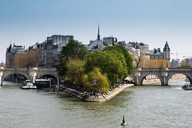 istock Ile de la cite and pont neuf 521888515