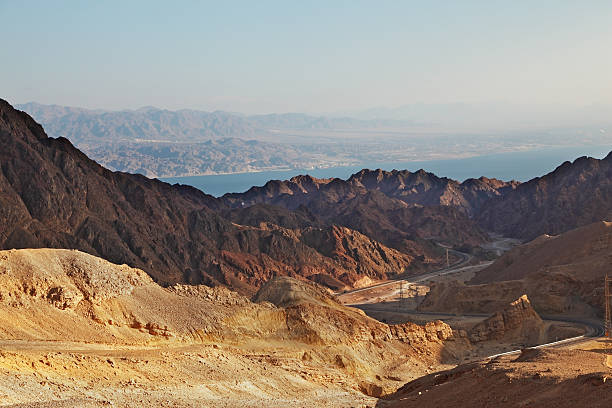istock Abrupt and dangerous road to mountains 521907121