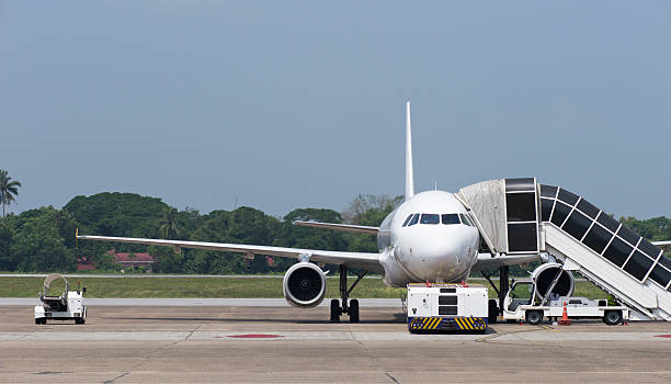 Avion de passagers à l'aéroport - Photo