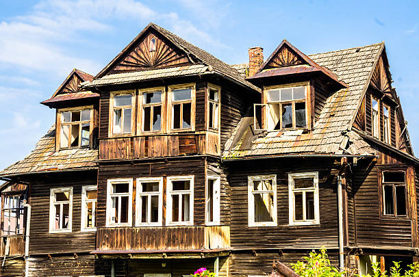 istock ruined guesthouse 521953171