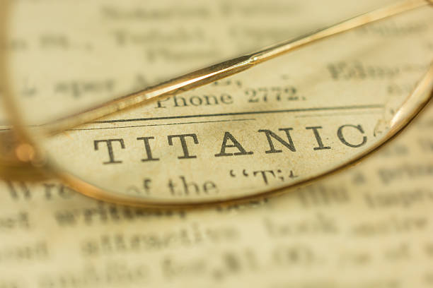 titanic impreso en 1912 periódico - buque conocido fotografías e imágenes de stock