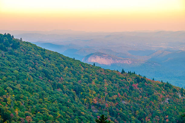 ルッキンググラスロックサンセットの輝き - looking glass rock ストックフォトと画像