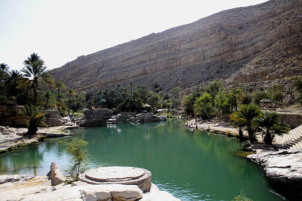оазис в оман - wadi bani khalid стоковые фото и изображения