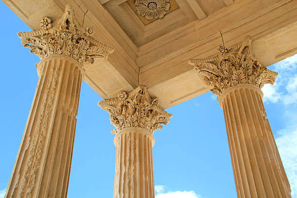 la maison carrée, nîmes, франция. - nimes стоковые фото и изображения