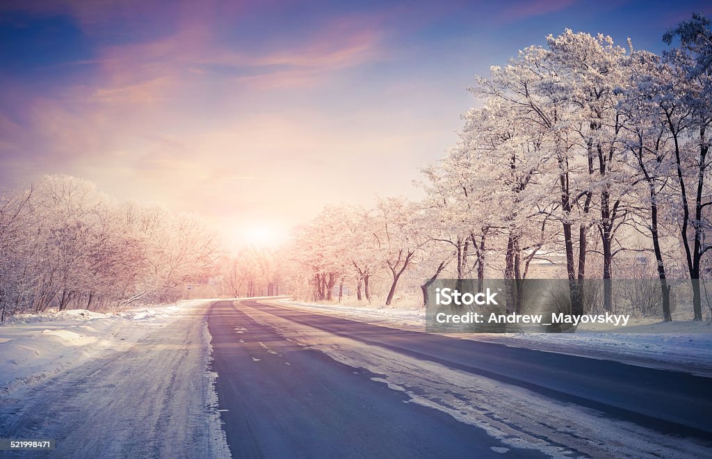 Schöne winter-Sonnenaufgang über den highway - Lizenzfrei Winter Stock-Foto