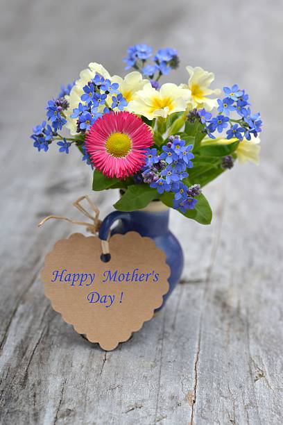 istock Mothers day card with spring flowers. 522005288