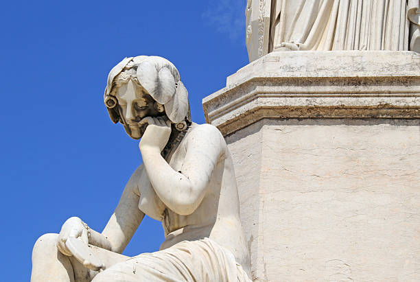istock Fountain Pradier, Esplanade Charles de Gaulle in Nimes. 522017115