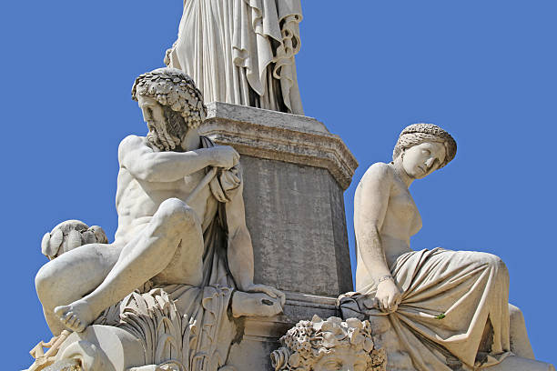 istock Fountain Pradier, Esplanade Charles de Gaulle in Nimes. 522019355