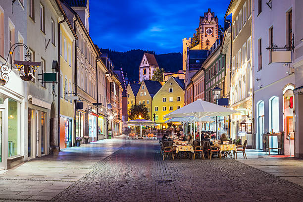 ドイツの古い町並み fussen - allgau germany bavaria european alps ストックフォトと画像