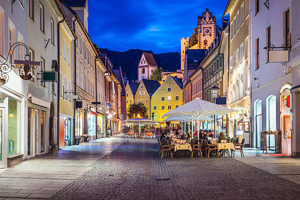 fussen, германия, старый городской ландшафт- небольшой город - neuschwanstein allgau europe germany стоковые фото и изображения