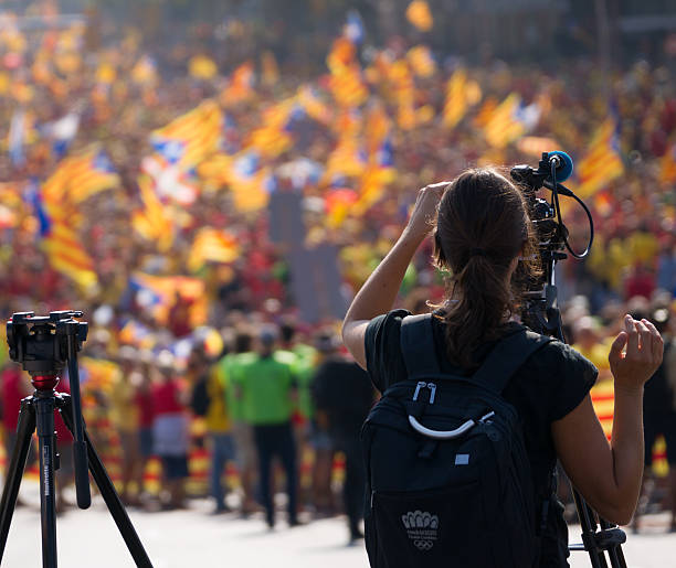 rally per l'indipendenza della catalogna - catalonia protest journalism the media foto e immagini stock