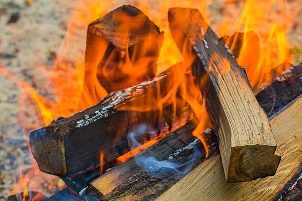 1.200+ Fotos, Bilder und lizenzfreie Bilder zu Ein Feuer Schüren Fotos