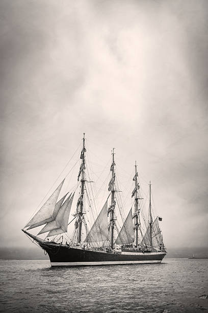 istock Old ship with sales in black and white 522075339