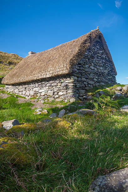 istock Old Famine Cottage In A Rural Setting 522077259