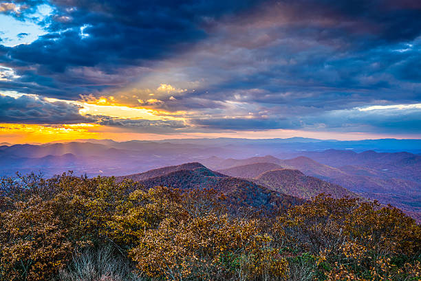 istock Autumn Sunset in Blue Ridge Mountains 522093673