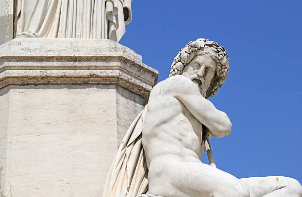 istock Fountain Pradier, Esplanade Charles de Gaulle in Nimes. 522128533