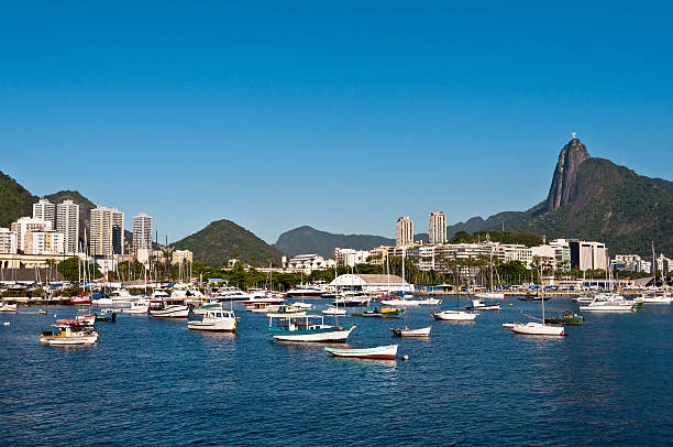 リオデジャネイロにコルコヴァード山とコルコバードのキリスト像 - downtown district brazil rio de janeiro clear sky ストックフォトと画像