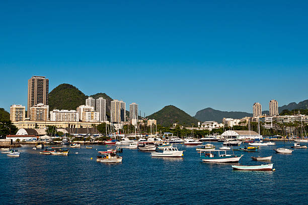 rio de janeiro, com colinas vista urbana - rio de janeiro guanabara bay residential structure urca - fotografias e filmes do acervo