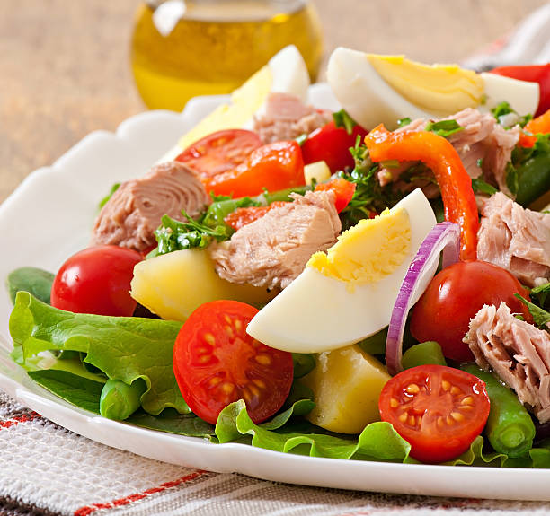 istock Salad with tuna, tomatoes, potato and onion 522129863