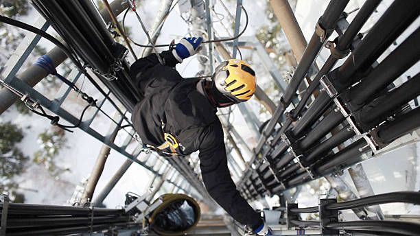 istock Telecommunication manual high worker engineer repairing antenna 522133235