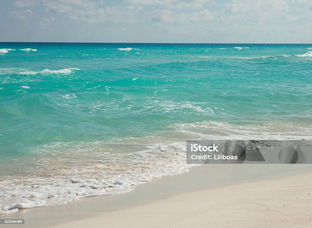 Caribbean ocean white sand beach in sunny Cancun, Mexico Beach Stock Photo