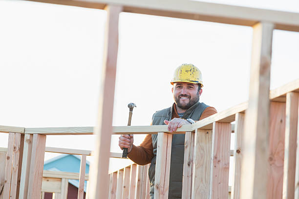 istock Construction worker in hardhat on top of house framing 522147616