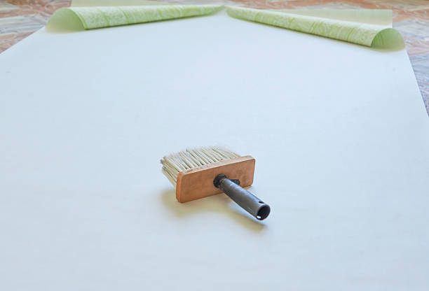 istock Brush lying on the wallpaper 522148616