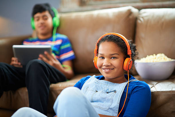 istock Getting ready to watch a movie 522183029