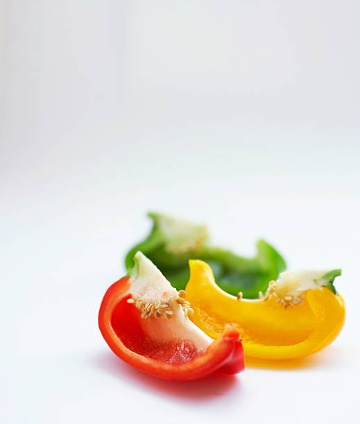 각 백색과 다른 맛을 울렸습니다 - chopped green bell pepper pepper bell pepper 뉴스 사진 이미지