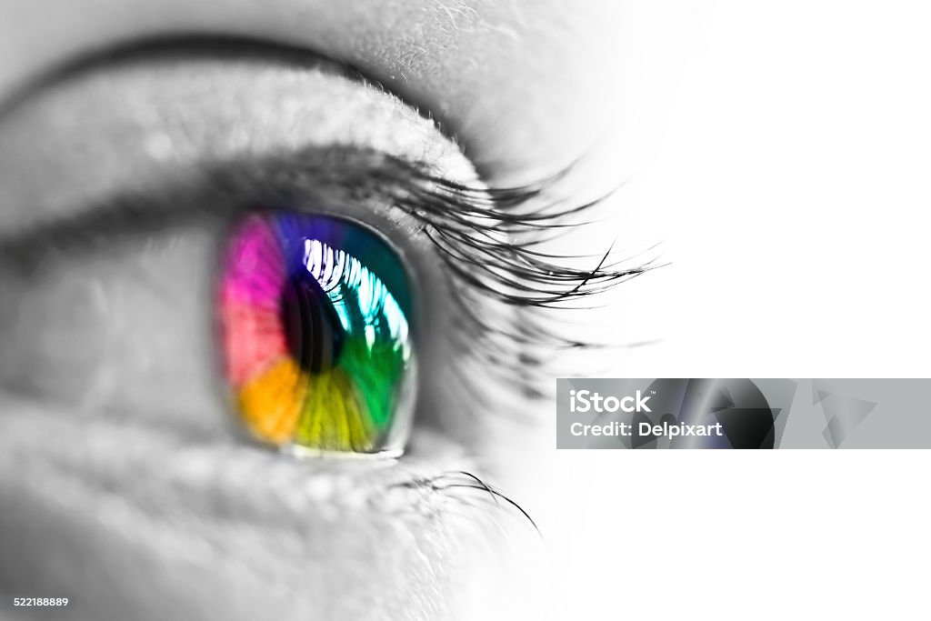 Ragazza naturale e colorato arcobaleno occhio su sfondo bianco - Foto stock royalty-free di Pressa da stampa