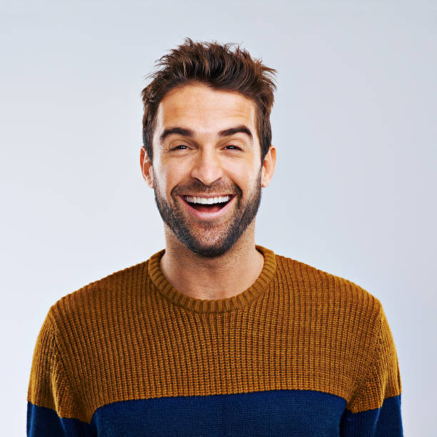 à rire ! - men sweater excitement satisfaction photos et images de collection