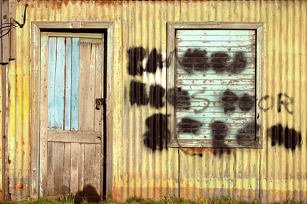 istock Sunset and graffiti on old factory in Punta Arenas, Chile. 522205003