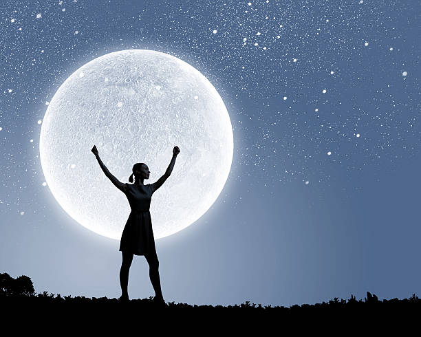 istock Woman and full moon 522218577