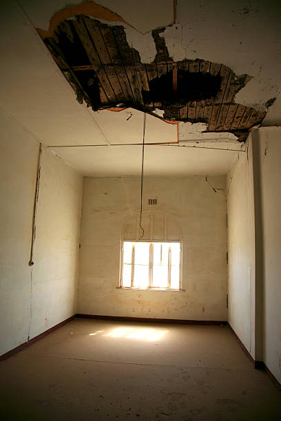 istock Old house in Kolmanskop 522220381