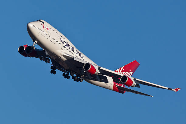 boeing 747 virgin atlantic airways na lotnisku jfk - boeing 747 airplane taking off commercial airplane zdjęcia i obrazy z banku zdjęć