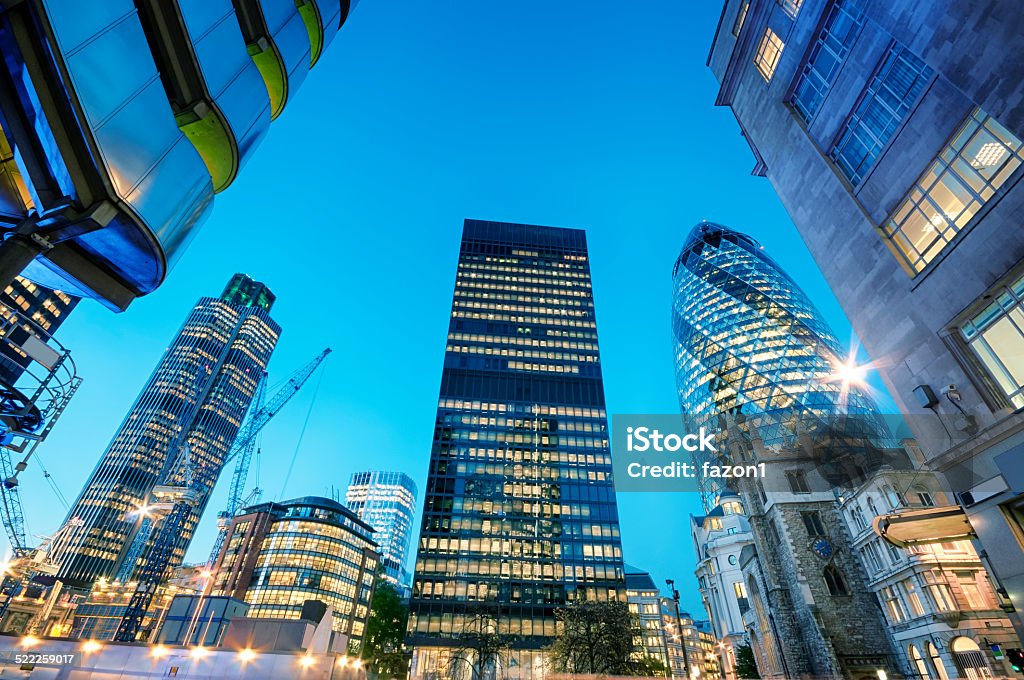 Ciudad de Londres en la noche. - Foto de stock de Londres - Inglaterra libre de derechos