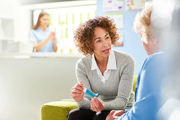 istock pharmacist chats to asthmatic customer 522305442