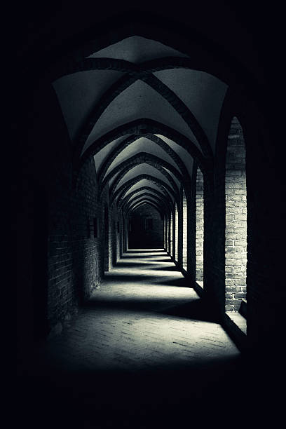 lange, dunkle kloster korridor - church indoors inside of monastery stock-fotos und bilder