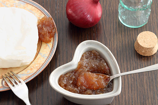 istock Red onion jam and fresh cheese 522314758