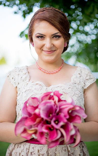 istock Young women holding the bouquet in her hands 522316639