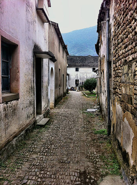 istock Typical Chinese River Town Alleyway Lined By Whitewashed Crumbling Homes. 522317201