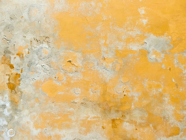istock Orange background: obsolete old wall with weathered paint 522318278