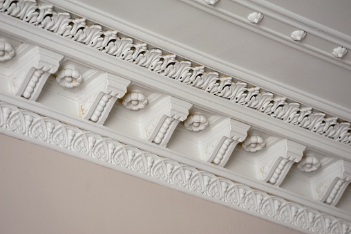 Decorative white wall/ceiling moulding