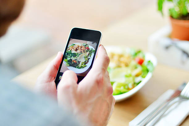 istock Smartphone taking picture from food 522322514