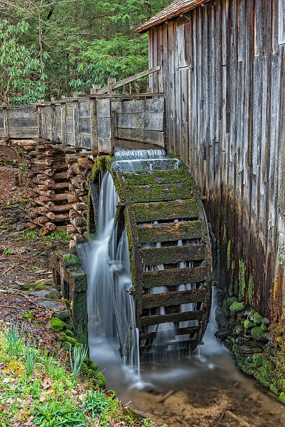 istock Grist Mill Water Wheel In Cades Cove 522322710