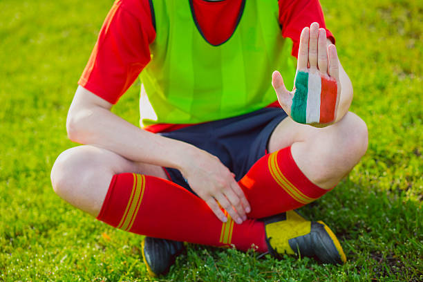 istock Man showing painted Italy flag, hands 522333094